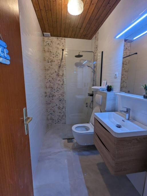 סרימה Zeezicht Appartement 50M From Beach מראה חיצוני תמונה